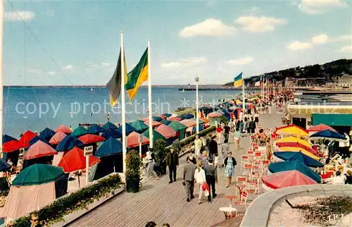 AK / Ansichtskarte Deauville sur Mer Plage Fleurie La Promenade et la Plage 