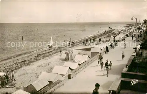 AK / Ansichtskarte Saint Aubin sur Mer_Calvados La Digue et la Plage Saint Aubin sur Mer
