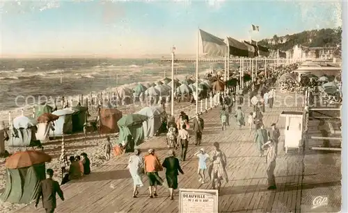 AK / Ansichtskarte Deauville sur Mer Les Planches et la Plage a maree haute 