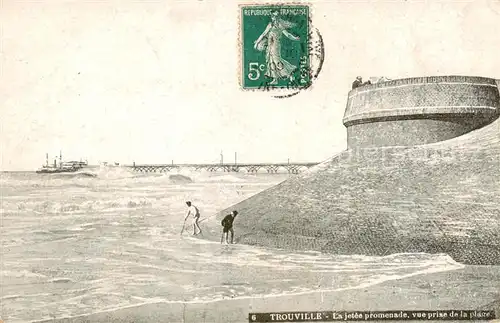 AK / Ansichtskarte Trouville sur Mer En jetee promenade vue prise de la place Trouville sur Mer