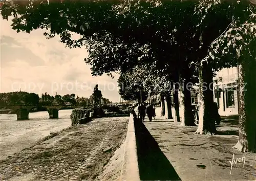 AK / Ansichtskarte Chinon_37_Indre_et_Loire Quai Jeanne d Arc 