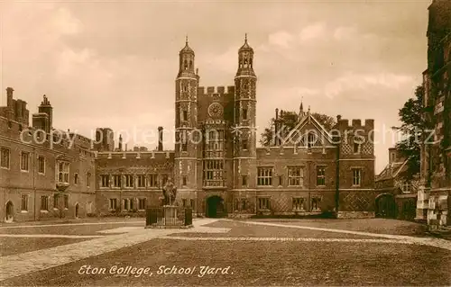 AK / Ansichtskarte Eton__Berkshire_UK Eton College School Yard 