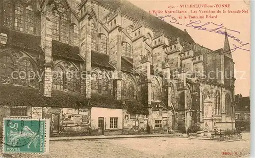 AK / Ansichtskarte Villeneuve sur Yonne Eglise Notre Dame Les Verrieres de la Grande Nef et la Fontaine Briard Villeneuve sur Yonne