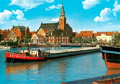 AK / Ansichtskarte Leer_Ostfriesland Hafen mit Rathaus und Frachtschiff Seydlitz Leer_Ostfriesland