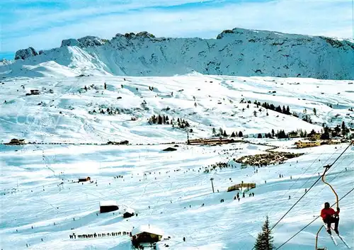 AK / Ansichtskarte  Seiseralm_Alpe_di_Siusi_Trentino_IT Panorama mit den Rosszaehnen und Sessellift 