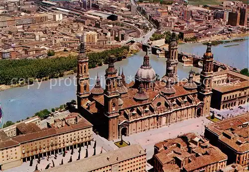 AK / Ansichtskarte Zaragoza_Saragossa_ES Basilica del Pilar y rio Ebro Fliegeraufnahme 