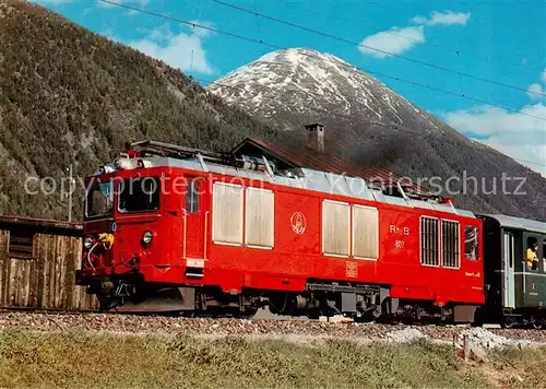 AK / Ansichtskarte Eisenbahn Rhaetische Bahn RhB Zweikraftlokomotive Gem  Eisenbahn
