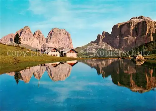 AK / Ansichtskarte Pordoipass Strada Pardoi col Sassolungo Gruppo Sella Langkofel Sellagruppe Bergsee Dolomiten Pordoipass