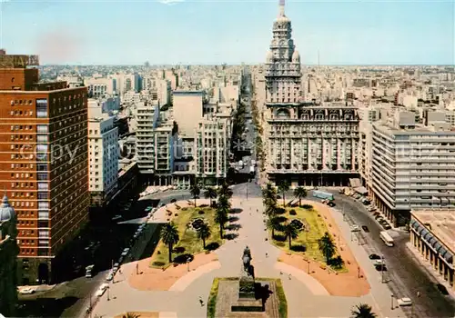 AK / Ansichtskarte  Montevideo__Uruguay Vista parcial de pza indepencia al centro la av 18 de Julio 