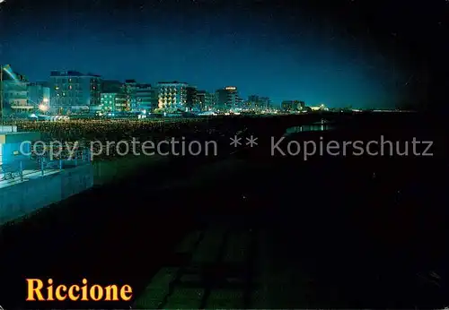 AK / Ansichtskarte Riccione_Rimini_IT Strand und Gasthaeuser bei Nacht 