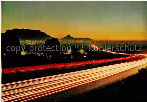 AK / Ansichtskarte  Cape_Town_Kaapstad_Kapstadt_South-Africa_RSA Car lights at dusk below Table Mountain 