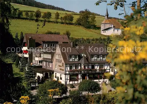 AK / Ansichtskarte 73844222 Latrop_Schmallenberg Hotel Hanses Braeutigam mit Kapelle 