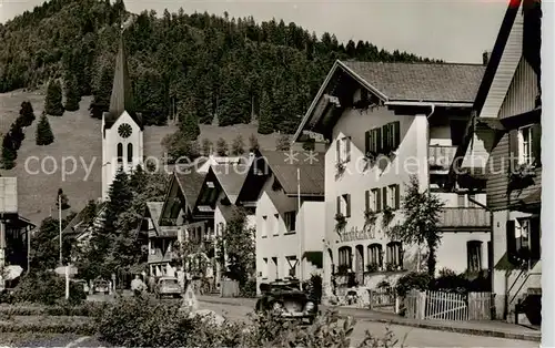 AK / Ansichtskarte  Oberstaufen Dorfpartie mit Kirche Oberstaufen