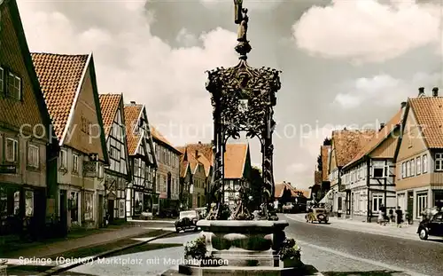 AK / Ansichtskarte Springe_Deister Marktplatz mit Marienbrunnen Springe_Deister