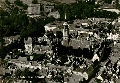 AK / Ansichtskarte  Celle__Niedersachsen Zentrum mit Stadtkirche  