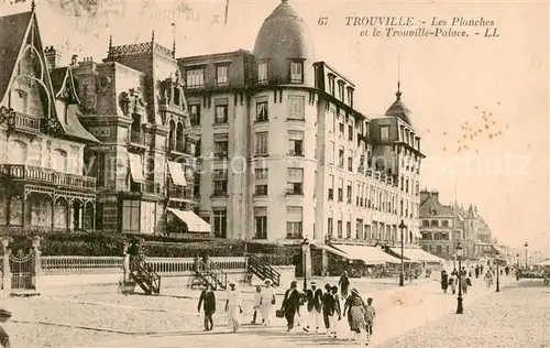 AK / Ansichtskarte  Trouville-sur-Mer Les Planches et le Trouville Palace Trouville-sur-Mer