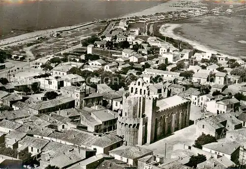 AK / Ansichtskarte  Les_Saintes-Maries-de-la-Mer Vue generale aerienne Au primie plan lEglise fortifiee Les