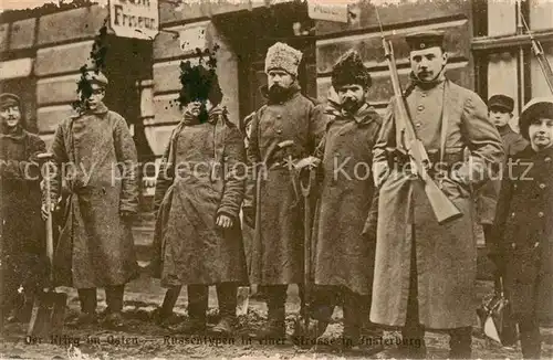 AK / Ansichtskarte  Rastenburg_Ostpreussen_Ketrzyn_PL Russentypen in der Strasse im Ort Serie Der Krieg im Osten 