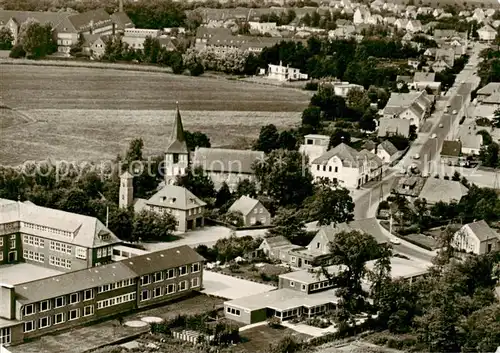 AK / Ansichtskarte  Sande_Friesland Ortsmitte mit Schule St Magnus Kirche Rathaus und ev Gemeindezentrum Fliegeraufnahme Sande_Friesland