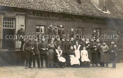 AK / Ansichtskarte  Bad_Salzuflen Soldaten Gruppenbild mit Schenkwirtschaft zum Alten Kruge Feldpost Bad_Salzuflen