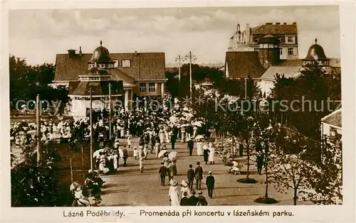 AK / Ansichtskarte  Lazne_Podebrady_CZ Promenada pri koncertu v lazenskem parku 