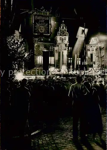 AK / Ansichtskarte 73852694 Marburg_Lahn Marktplatz mit Rathaus Festliche Stadt Nachtaufnahme Marburg_Lahn