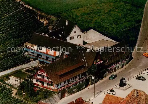 AK / Ansichtskarte  Achkarren Hotel Winzerstube und Metzgerei Krone mit Schlossberg Grotte Fliegeraufnahme Achkarren