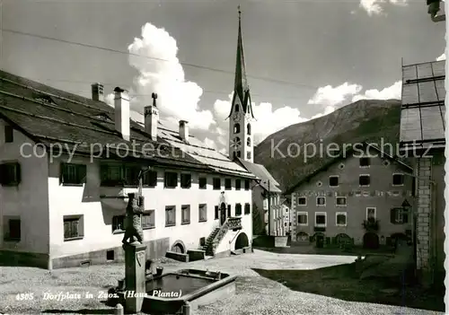 AK / Ansichtskarte  Zuoz_GR Dorfplatz Haus Planta Brunnen Kirche Zuoz_GR