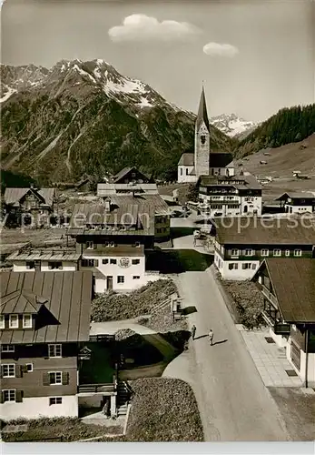 AK / Ansichtskarte  Mittelberg_Kleinwalsertal_AT Ortspartie mit Kirche und Gr Widderstein 