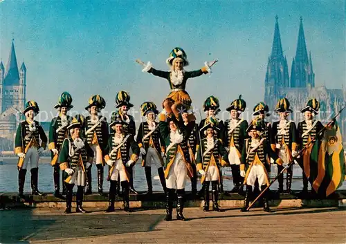 AK / Ansichtskarte 73854734 Koeln__Rhein 75 Jahre Ehrengarde der Stadt Koeln e.V. 1902 im Hintergrund Koelner Dom 