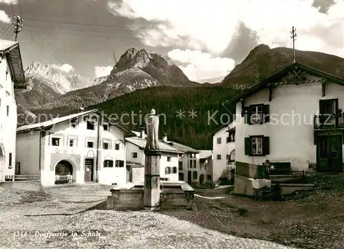 AK / Ansichtskarte Schuls_Scuol_GR Dorfpartie Brunnen Alpen 