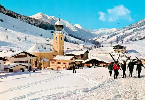 AK / Ansichtskarte  Saalbach_-Hinterglemm_AT Ortspartie mit Kirche 