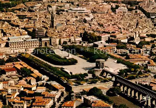 AK / Ansichtskarte  Montpellier_Herault Vue aerienne sur le jardin du Peyrou larc de triomphe et le palais de Justice  Montpellier Herault