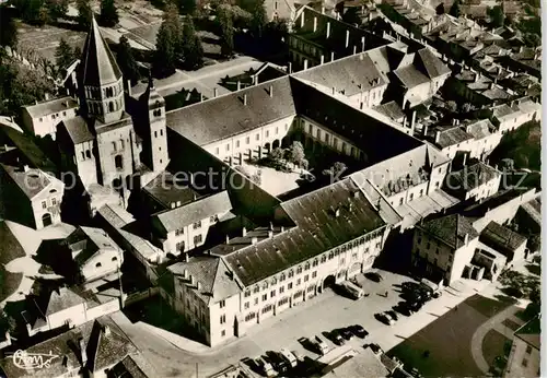 AK / Ansichtskarte  Cluny_71_Saone-et-Loire Abbaye actuellement Ecole Nationale des Arts et Métiers vue aérienne 