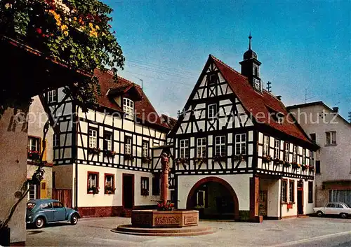 AK / Ansichtskarte 73863437 Schriesheim Historisches Rathaus mit Brunnen Schriesheim