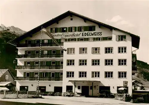 AK / Ansichtskarte  Zuers_Arlberg Central Sporthotel Edelweiss Zuers Arlberg