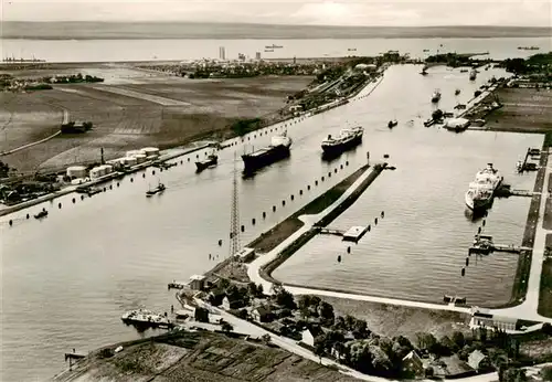 AK / Ansichtskarte  Brunsbuettelkoog Hafen Binnenschiffahrt Brunsbuettelkoog