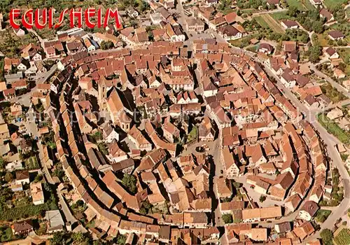 AK / Ansichtskarte  Eguisheim_Egisheim_68_Haut_Rhin Bourg ancien construit de facon concentrique Lieu de naissance du Pape Leon IX en 1002 Vue aerienne 
