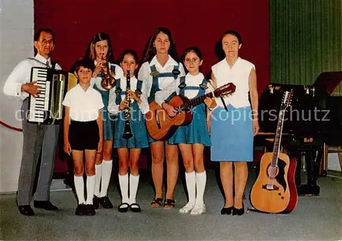 AK / Ansichtskarte  Schwalbach_Taunus Musik-Familie Moench Hausmusik Schwalbach Taunus