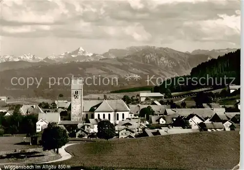 AK / Ansichtskarte  Wiggensbach Ortsansicht mit Kirche Panorama Allgaeuer Alpen Wiggensbach