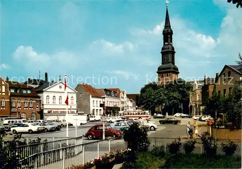 AK / Ansichtskarte  Toenning_Nordseebad Markt mit St Laurentius Kirche Toenning_Nordseebad