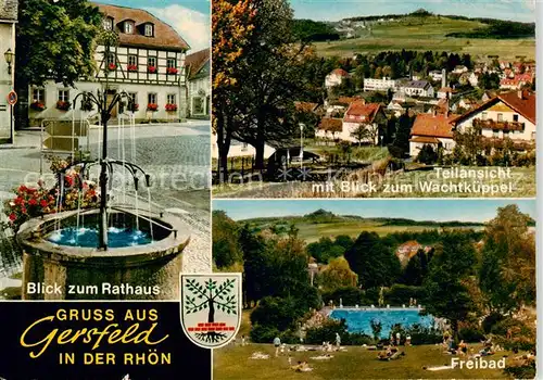 AK / Ansichtskarte 73865928 Gersfeld_Rhoen Blick zum Rathaus Brunnen Teilansicht Blick zum Wachtkueppel Freibad Gersfeld Rhoen