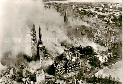 AK / Ansichtskarte  Luebeck Luftangriff 1942 Dom Luebeck