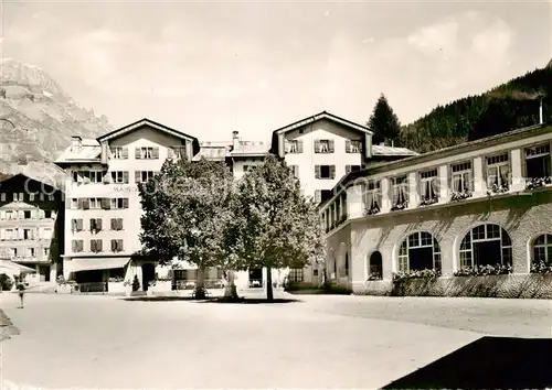 AK / Ansichtskarte  Leukerbad_Loueche-les-Bains_VS La Place et l Hôtel Maison Blanche 