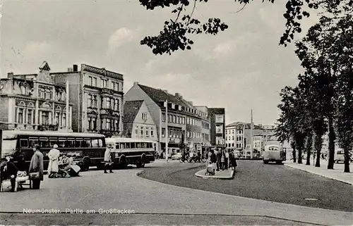 AK / Ansichtskarte  Neumuenster__Schleswig-Holstein Partie am Grossflecken Bushaltestelle 