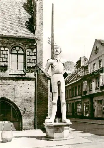 AK / Ansichtskarte  Stendal Roland Statue Stendal