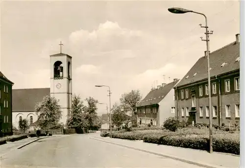 AK / Ansichtskarte  Glauchau Geschwister Scholl Strasse mit kath Kirche Glauchau