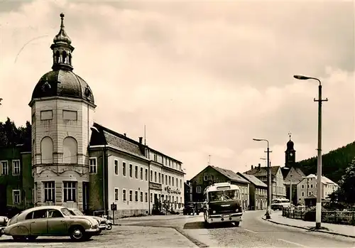 AK / Ansichtskarte  Schmiedeberg _Dippoldiswalde Altenberger Strasse mit der HO Gaststaette Schmiedeberg