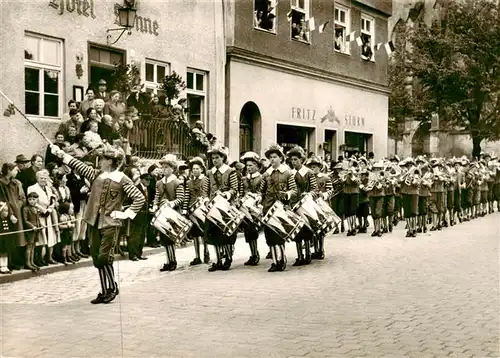 AK / Ansichtskarte  Noerdlingen Jugendkapelle in historischer Tracht Stadt der Scharlachrennen Noerdlingen