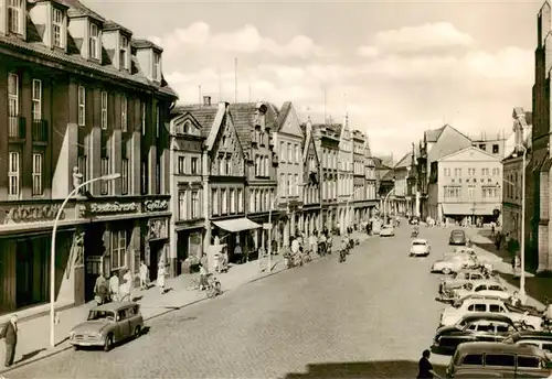 AK / Ansichtskarte  Guestrow_Mecklenburg_Vorpommern Markt Zentrum Innenstadt Guestrow_Mecklenburg